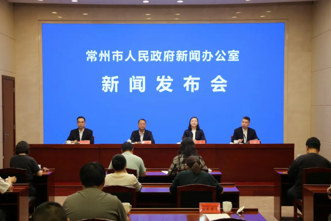 坚持“投资于人”——“龙城英才计划”再优化